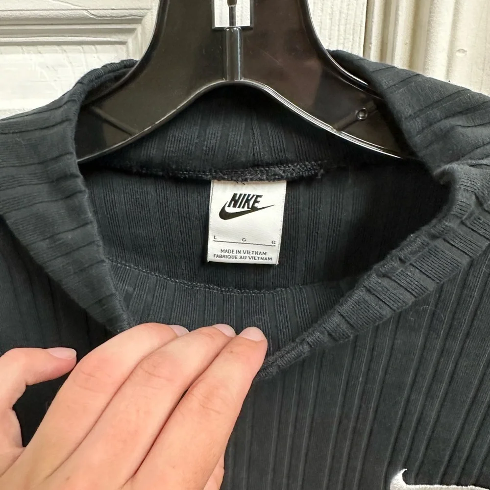 Nike ribbed bell sleeve top - size large